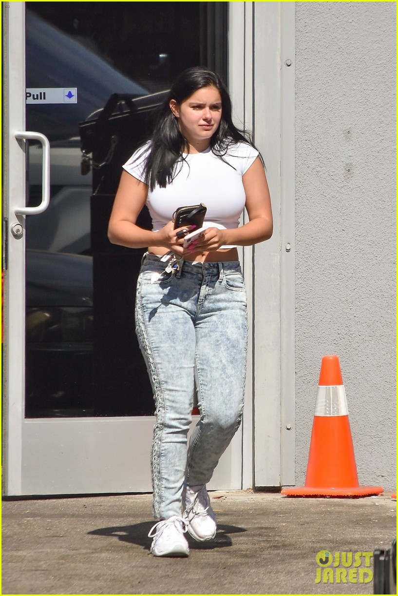 Full Sized Photo Of Ariel Winter Bares Her Midriff In White Crop Top During Errand Run 04