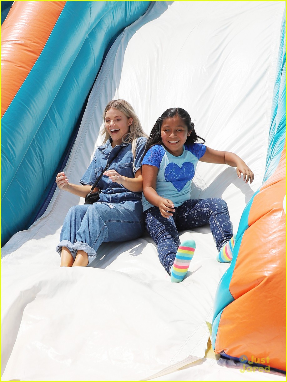 Witney Carson Got So Many Hugs During The Blessings In A Backpack