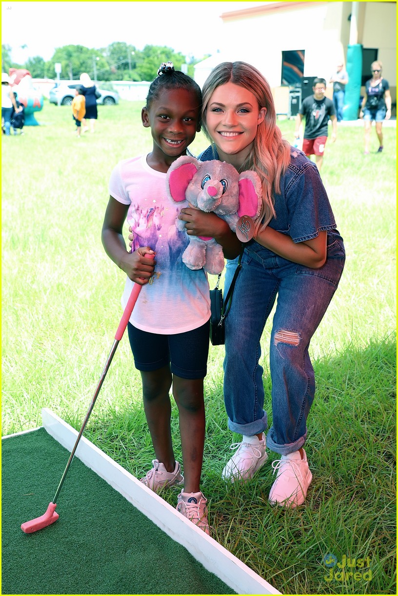 Witney Carson Got So Many Hugs During The Blessings In A Backpack