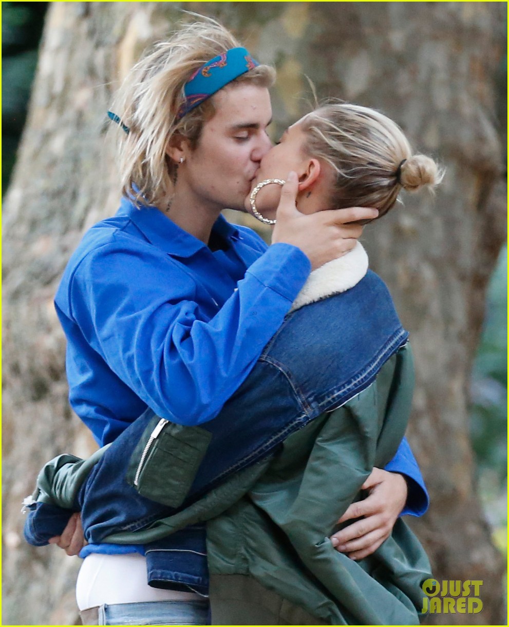 Justin Bieber Kisses Hailey Baldwin at a Park in London | Photo 1186169 ...