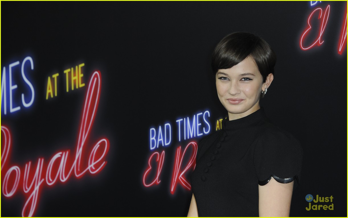 Full Sized Photo of cailee speany bad times premiere 08 | Cailee Spaeny ...