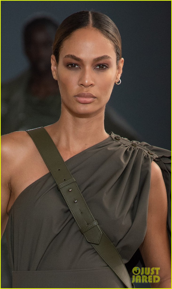 Gigi Hadid Closes the Max Mara Show during Milan Fashion Week! | Photo