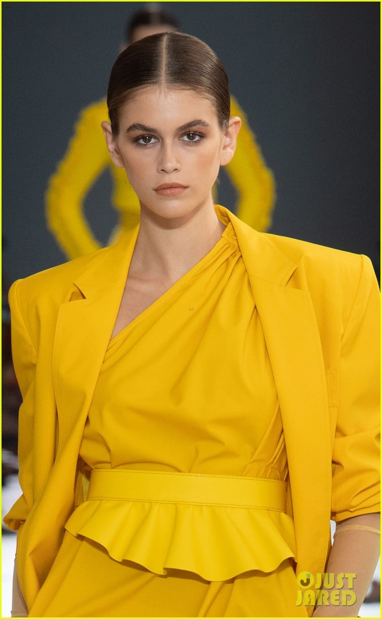 Gigi Hadid Closes the Max Mara Show during Milan Fashion Week! | Photo