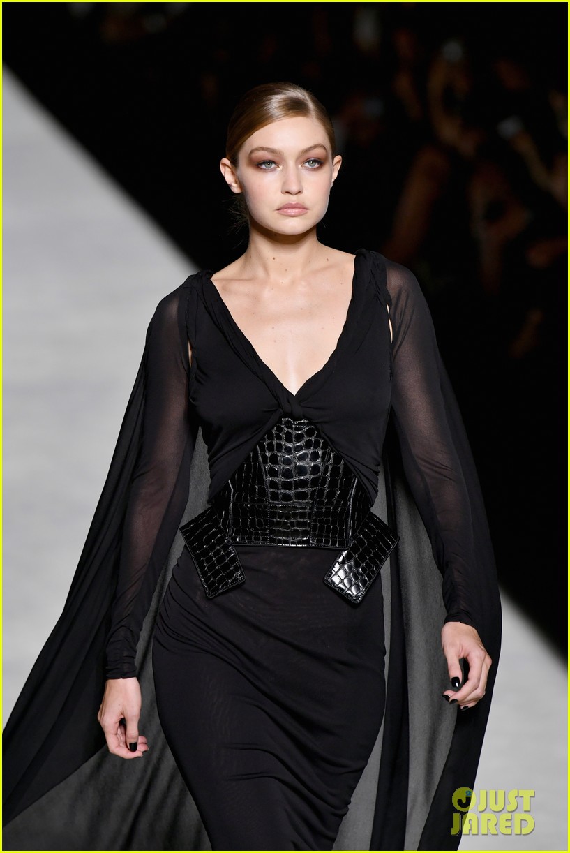 Full Sized Photo of gigi hadid stuns while closing tom ford nyfw show