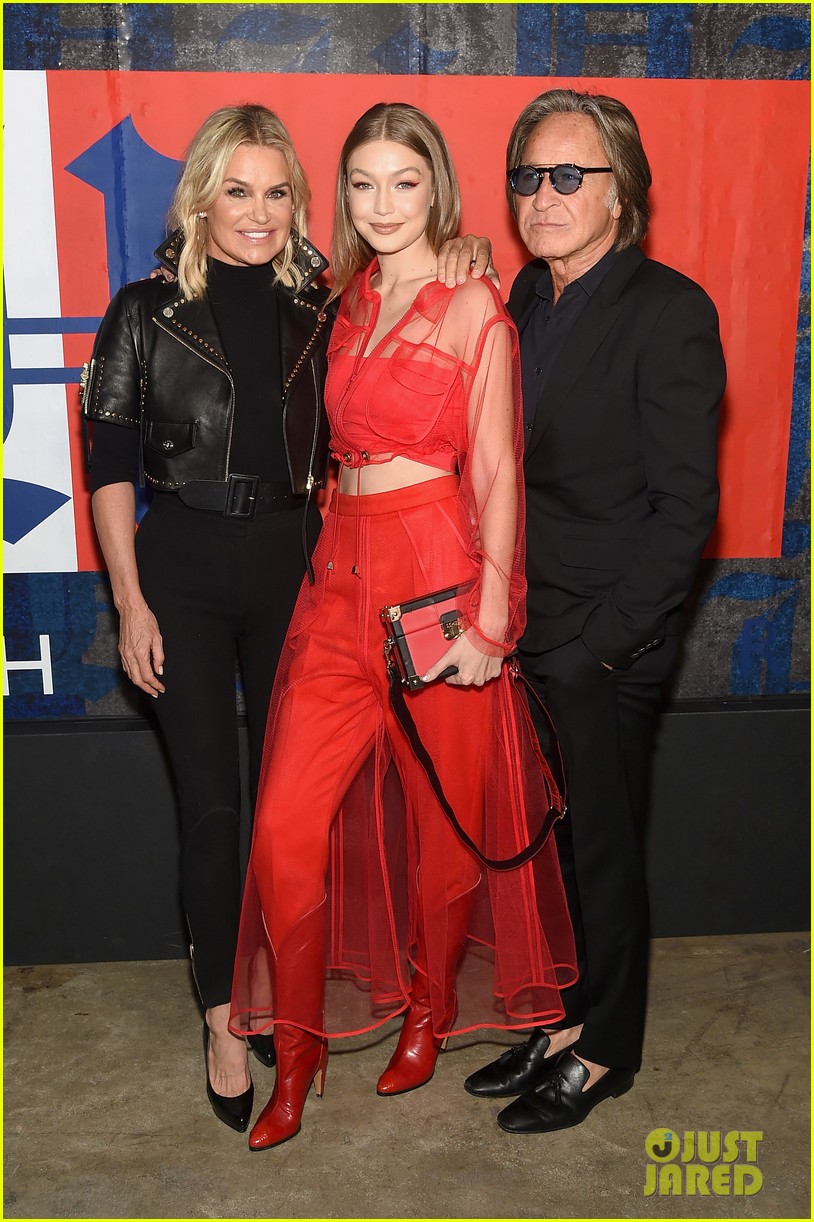 Full Sized Photo of gigi hadid poses with her parents yolanda mohaned