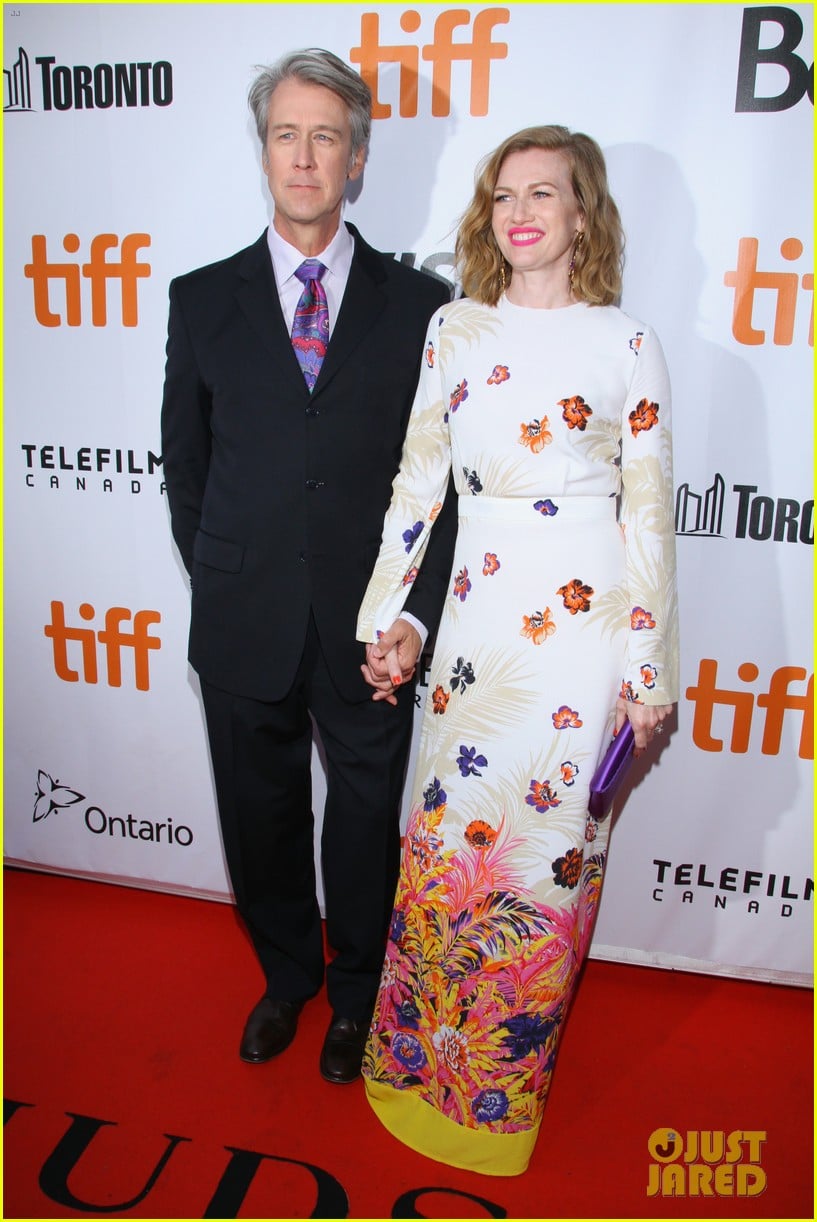 Joey King Is a Red Carpet Cutie in Toronto! | Photo 1185682 - Photo