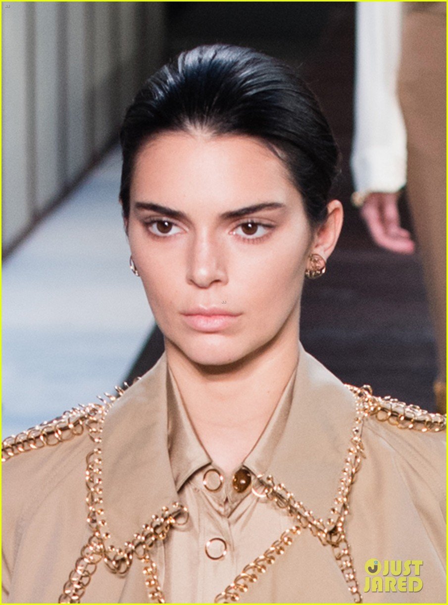 Kendall Jenner Walks Burberry's Runway During London Fashion Week: Photo  1186217 | Kendall Jenner Pictures | Just Jared Jr.