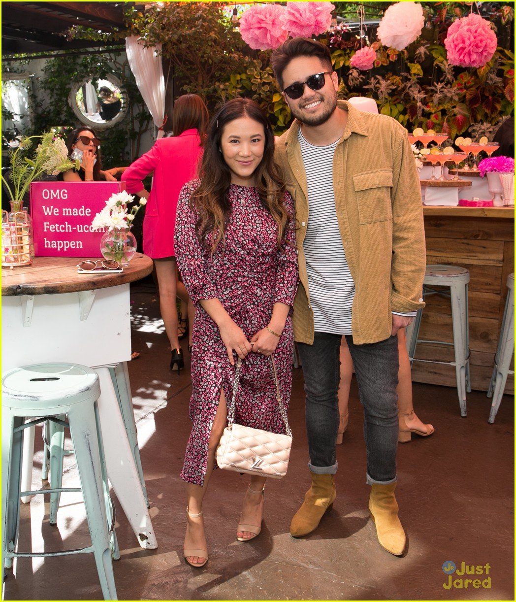 maddie ziegler nia sioux more jonathan bennett cookbook launch 10