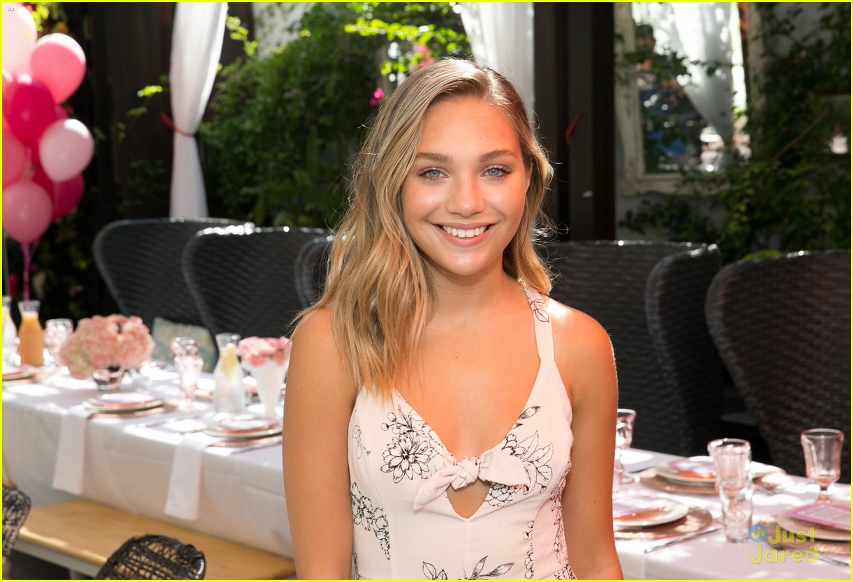 maddie ziegler nia sioux more jonathan bennett cookbook launch 13