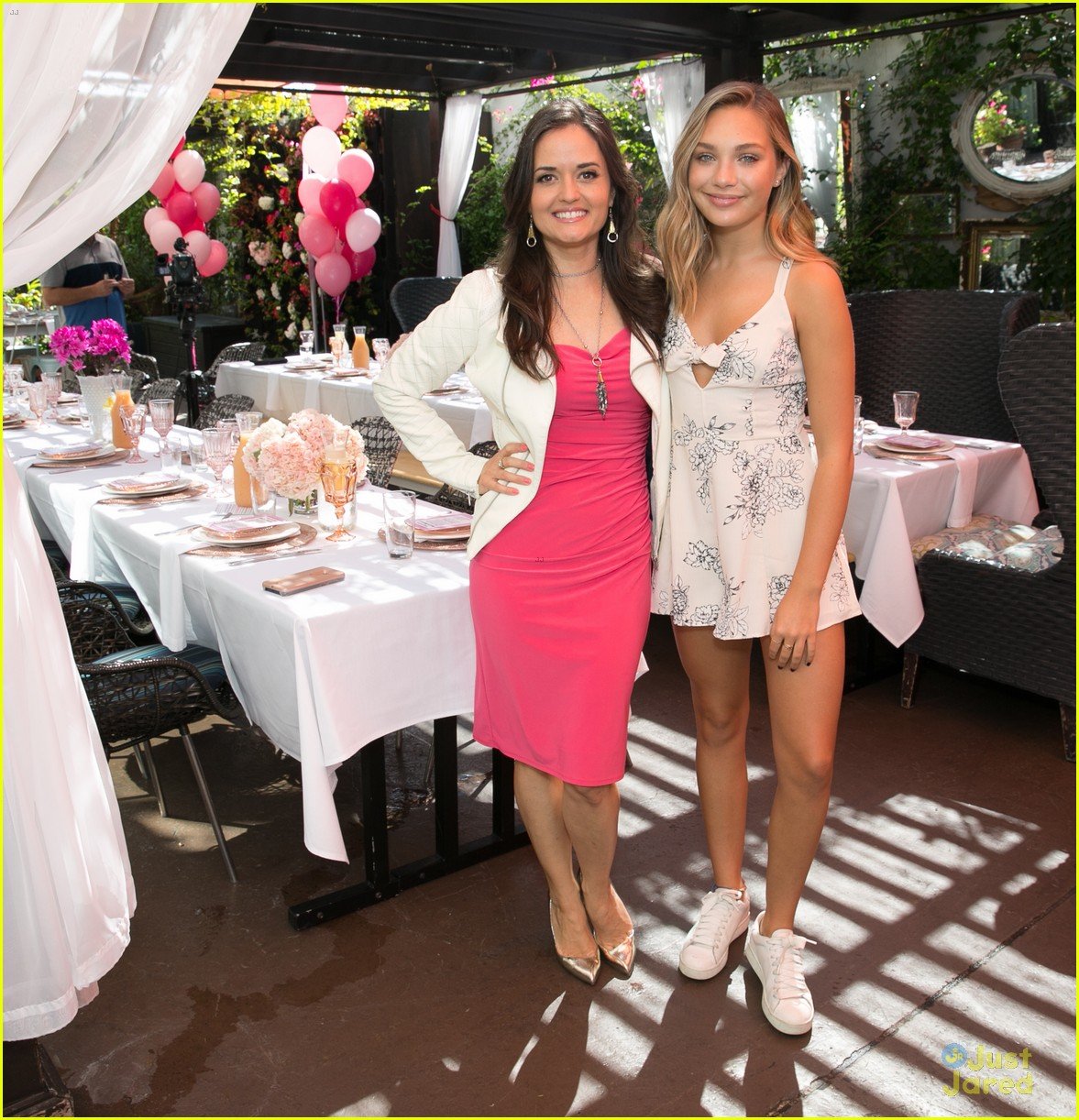 maddie ziegler nia sioux more jonathan bennett cookbook launch 14