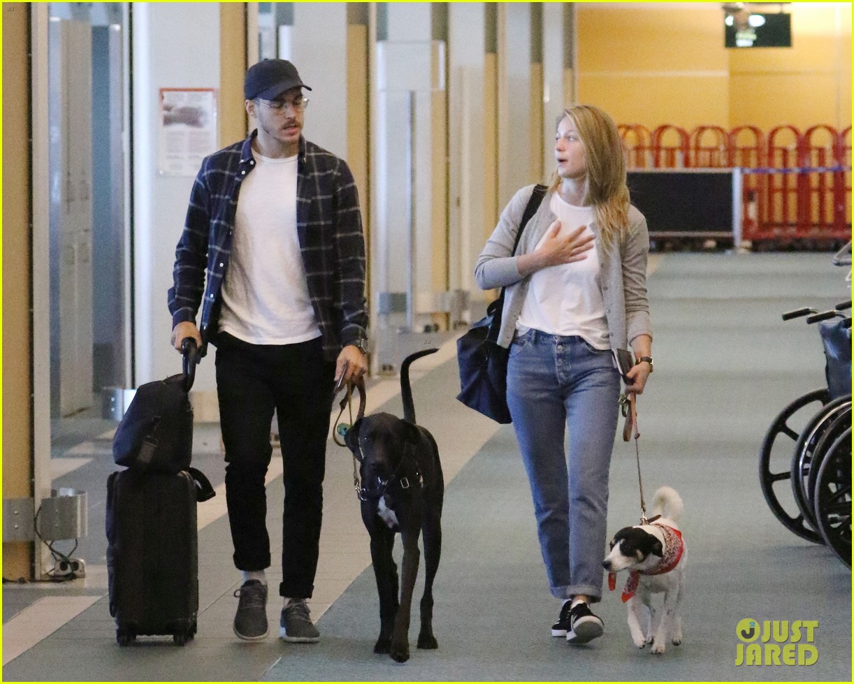 Melissa Benoist & Chris Wood Couple Up For Weekend Trip | Photo 1188790