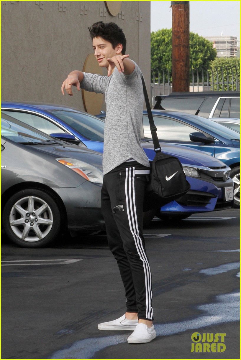 Full Sized Photo of milo manhiem dancing with the stars practice 02