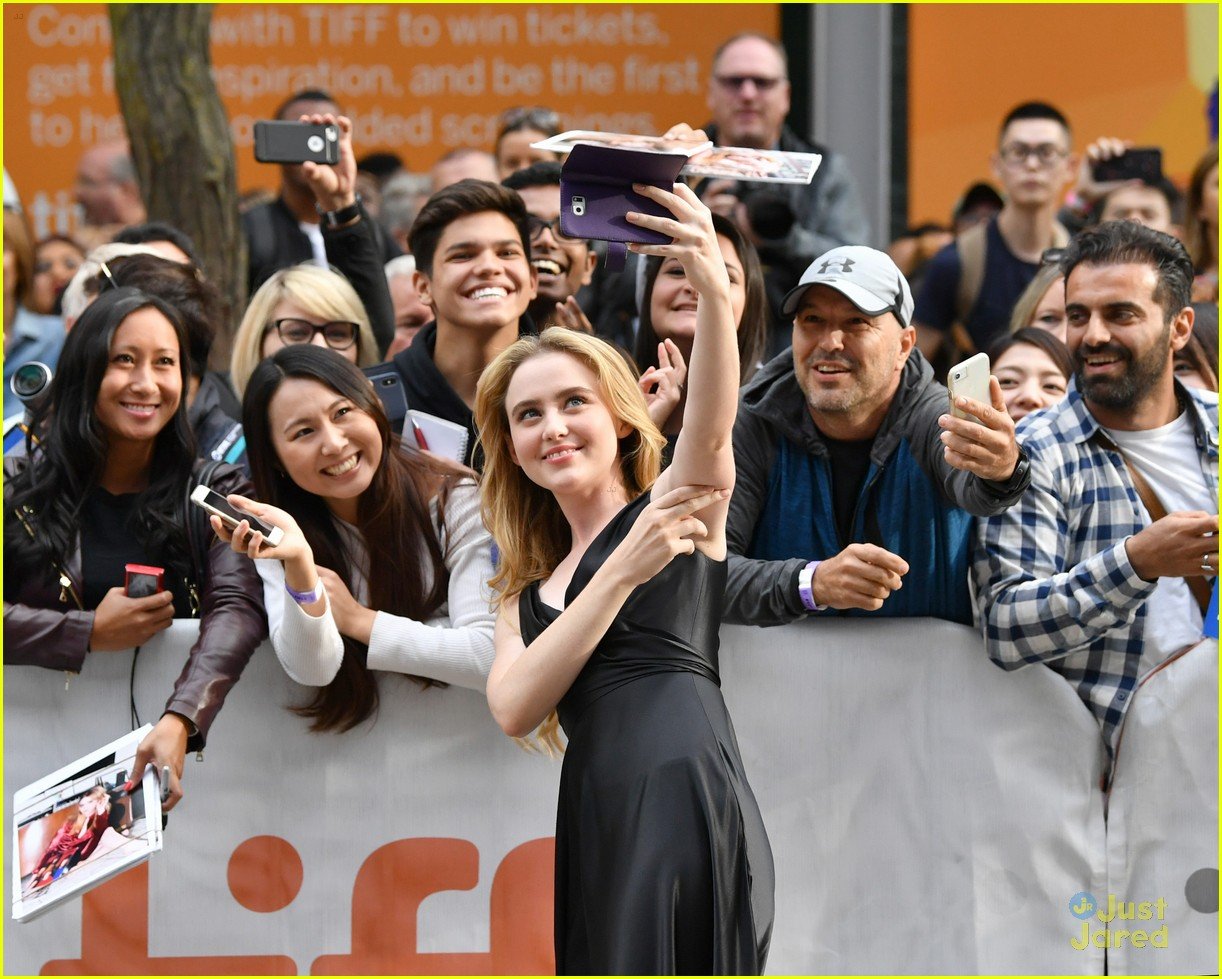 Full Sized Photo of kathryn newton tiff ben premiere selfie fans 05