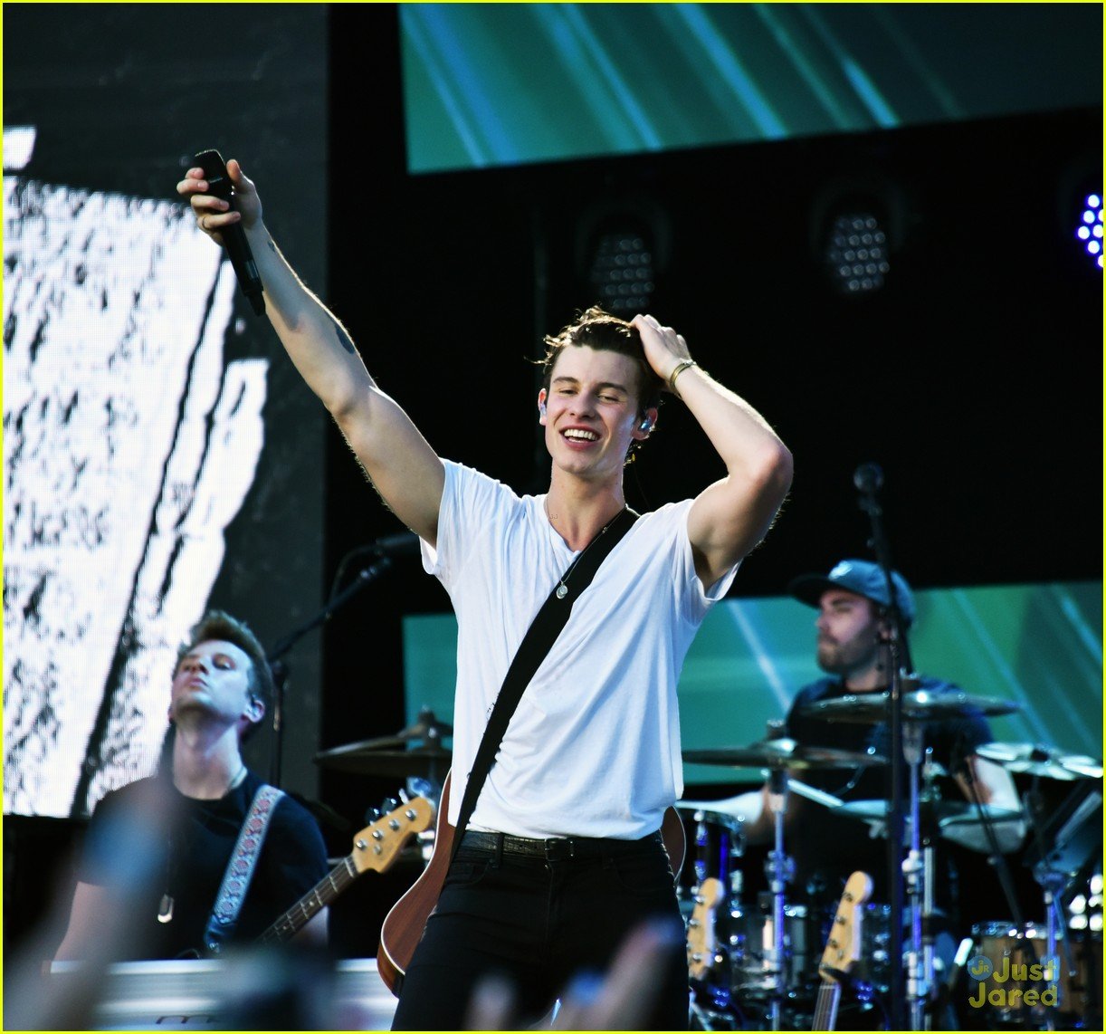 Shawn Mendes To Team Up With Zac Brown Band For CMT Crossroads Episode