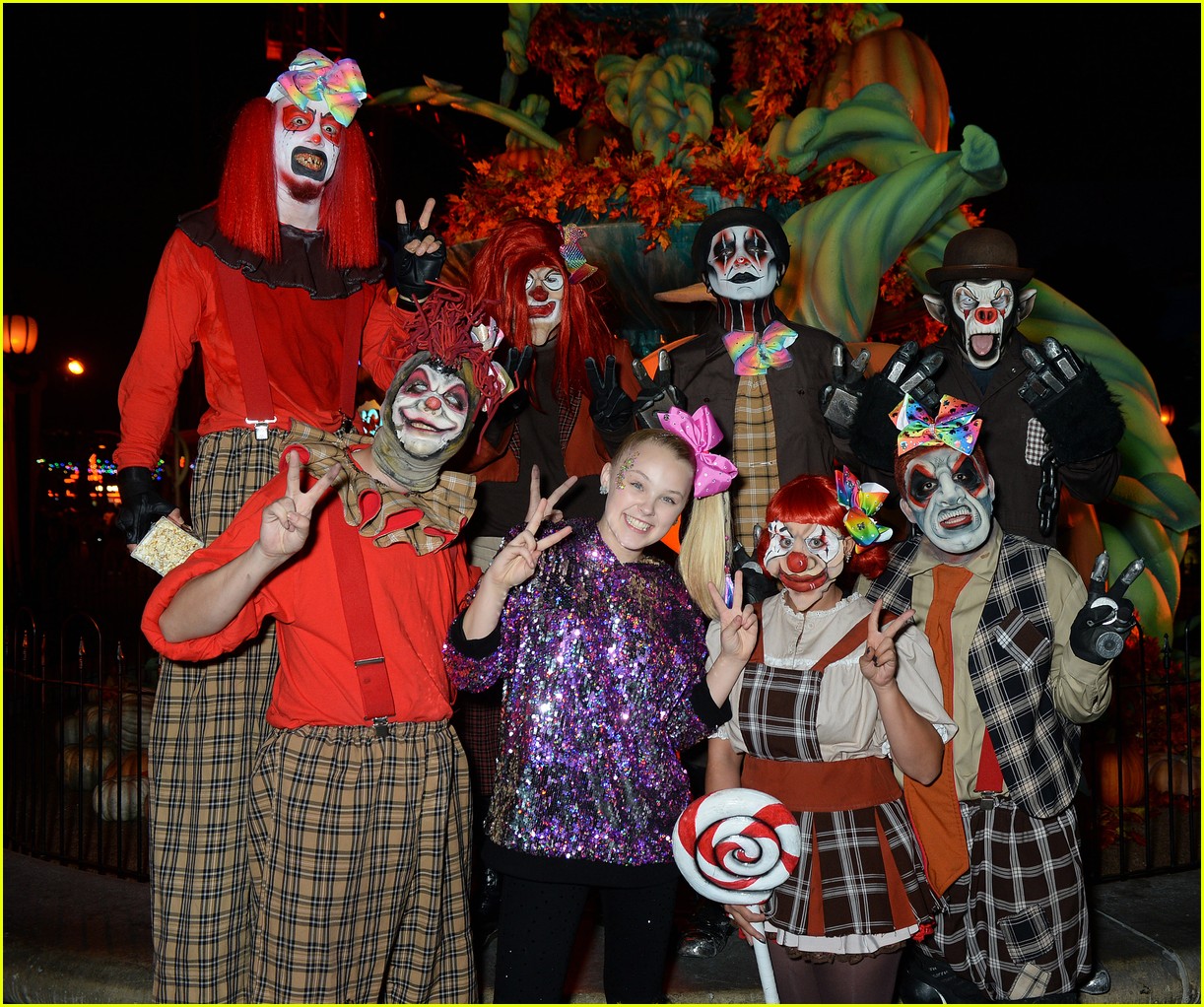 JoJo Siwa Gets Surrounded by Spooks at Knott's Scary Farm! | Photo