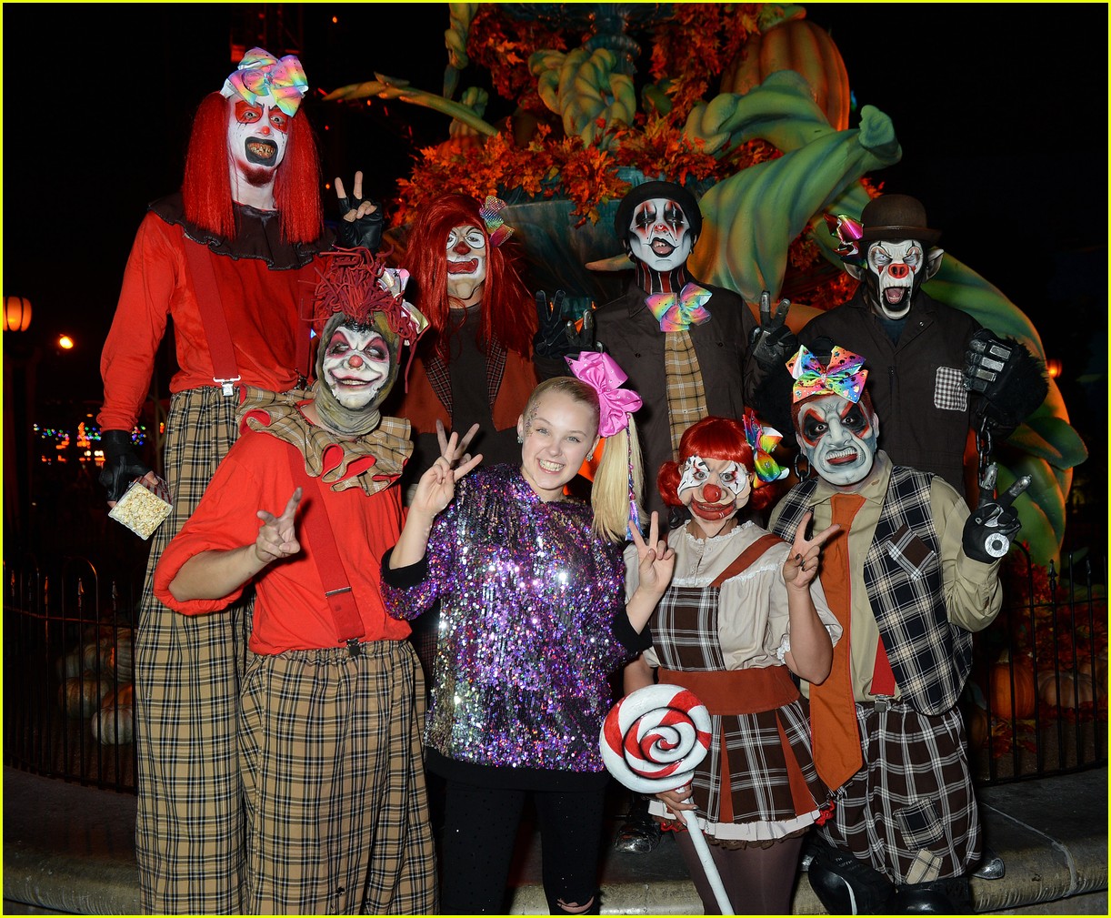 JoJo Siwa Gets Surrounded by Spooks at Knott's Scary Farm! | Photo