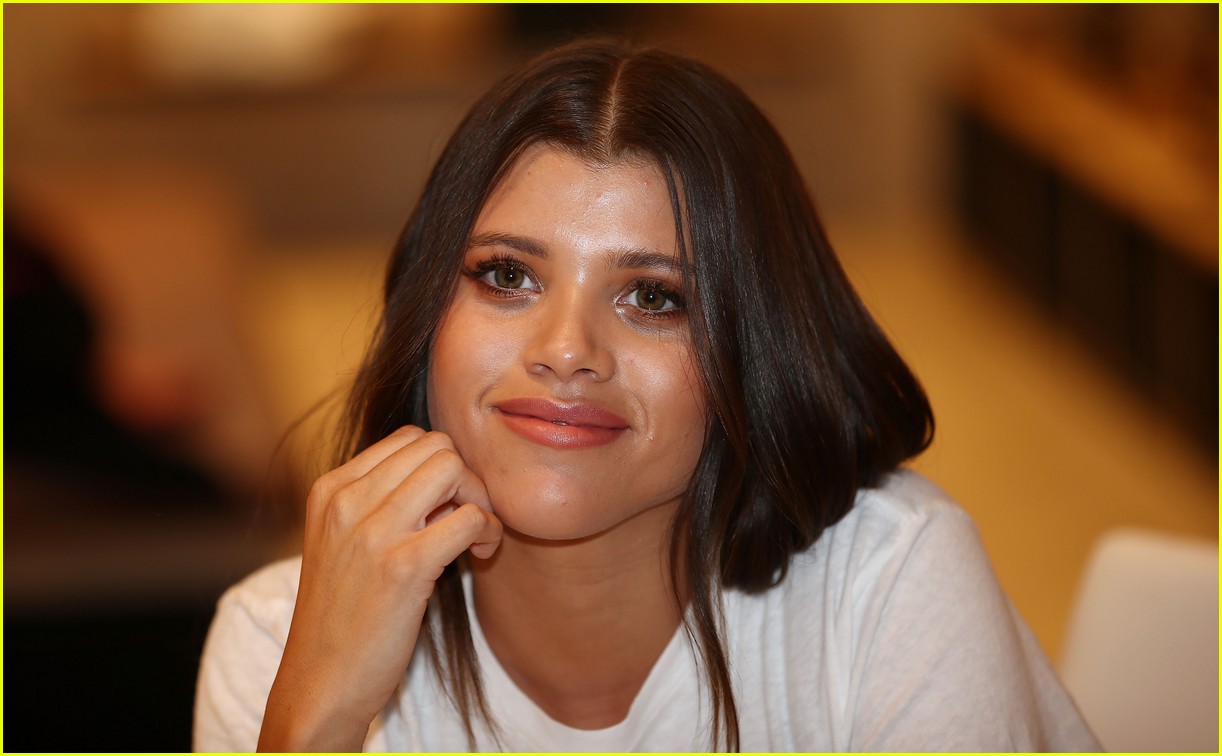 Sofia Richie Greets Fans Shopping at Windsor Smith in Melbourne