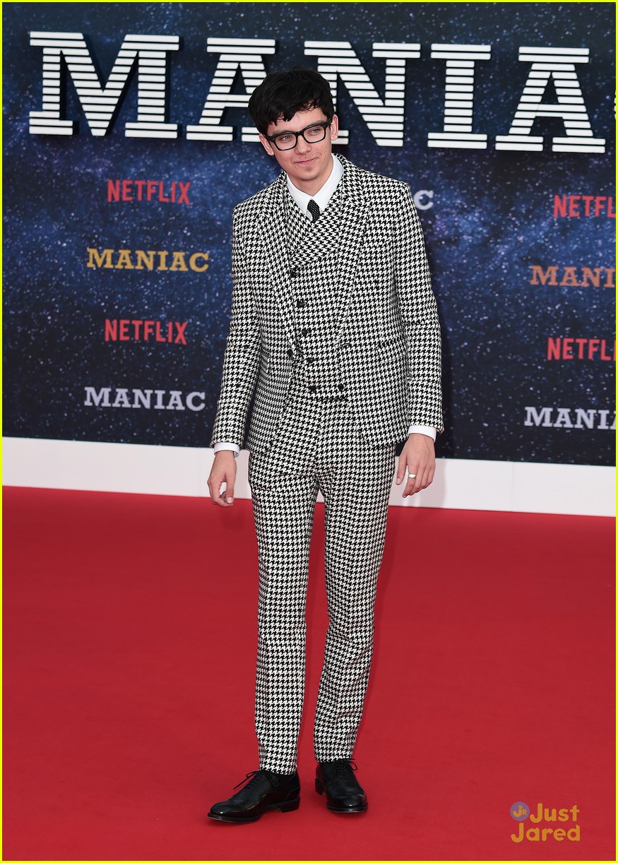 sorcha groundsell asa butterfield maniac premiere 04