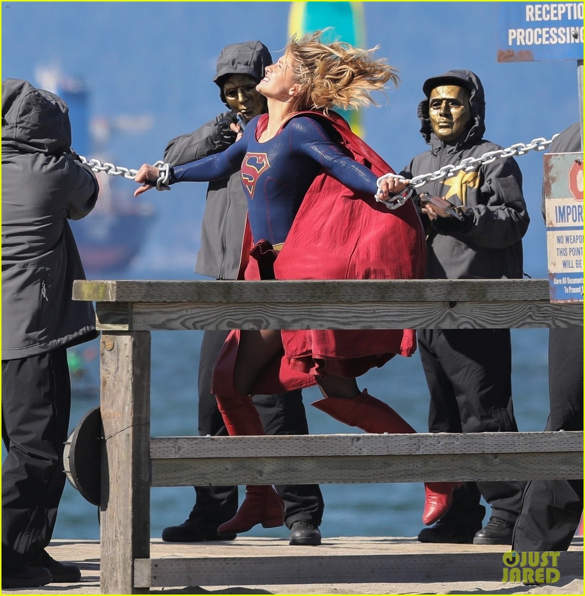 Melissa Benoist Gets Caught In Chains While Filming 'Supergirl' Scenes