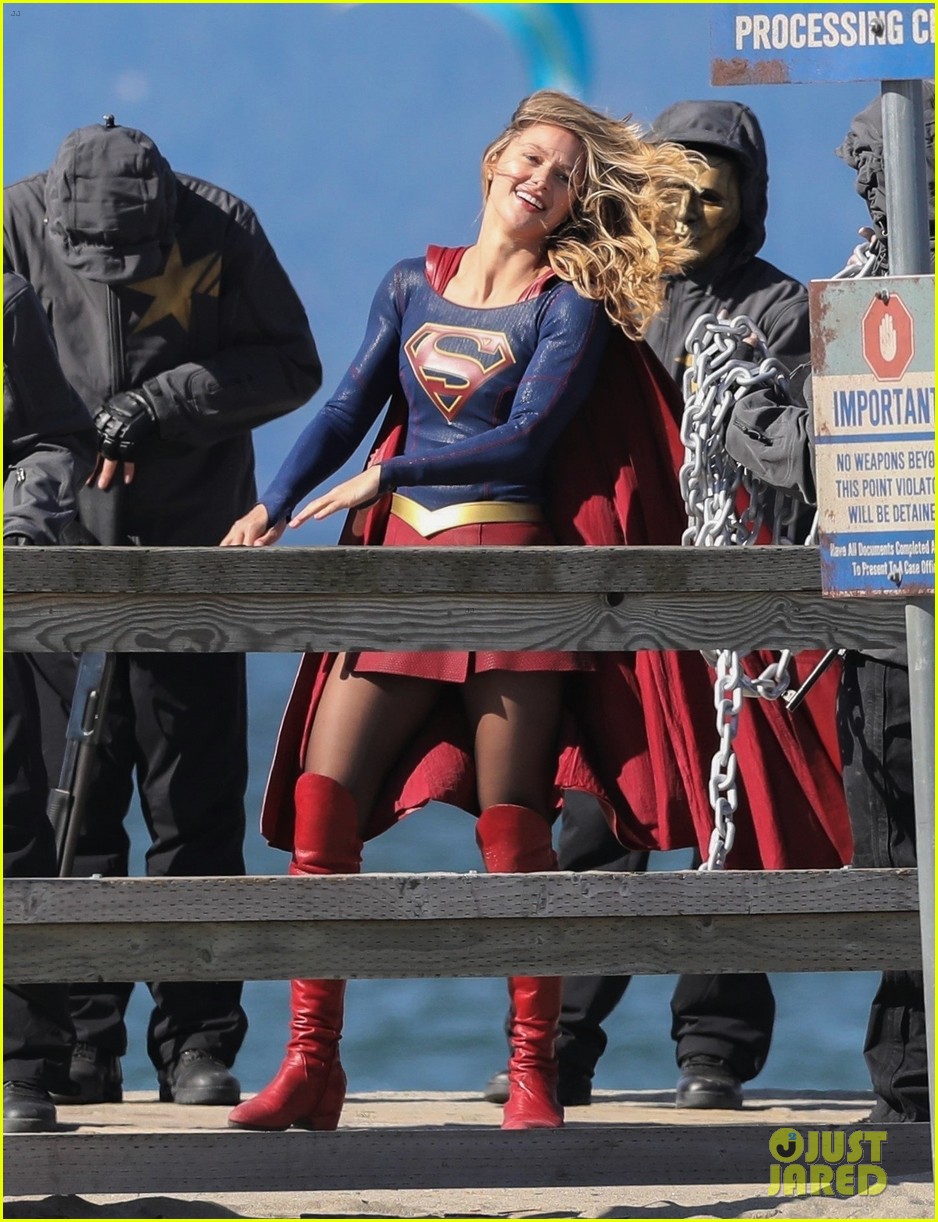 Melissa Benoist Gets Caught In Chains While Filming 'Supergirl' Scenes