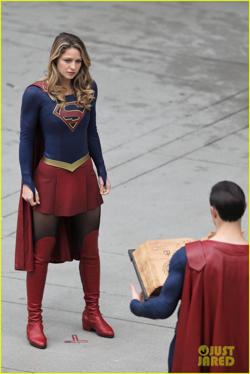 Melissa Benoist, Tyler Hoechlin, & Grant Gustin Share a Laugh on ...