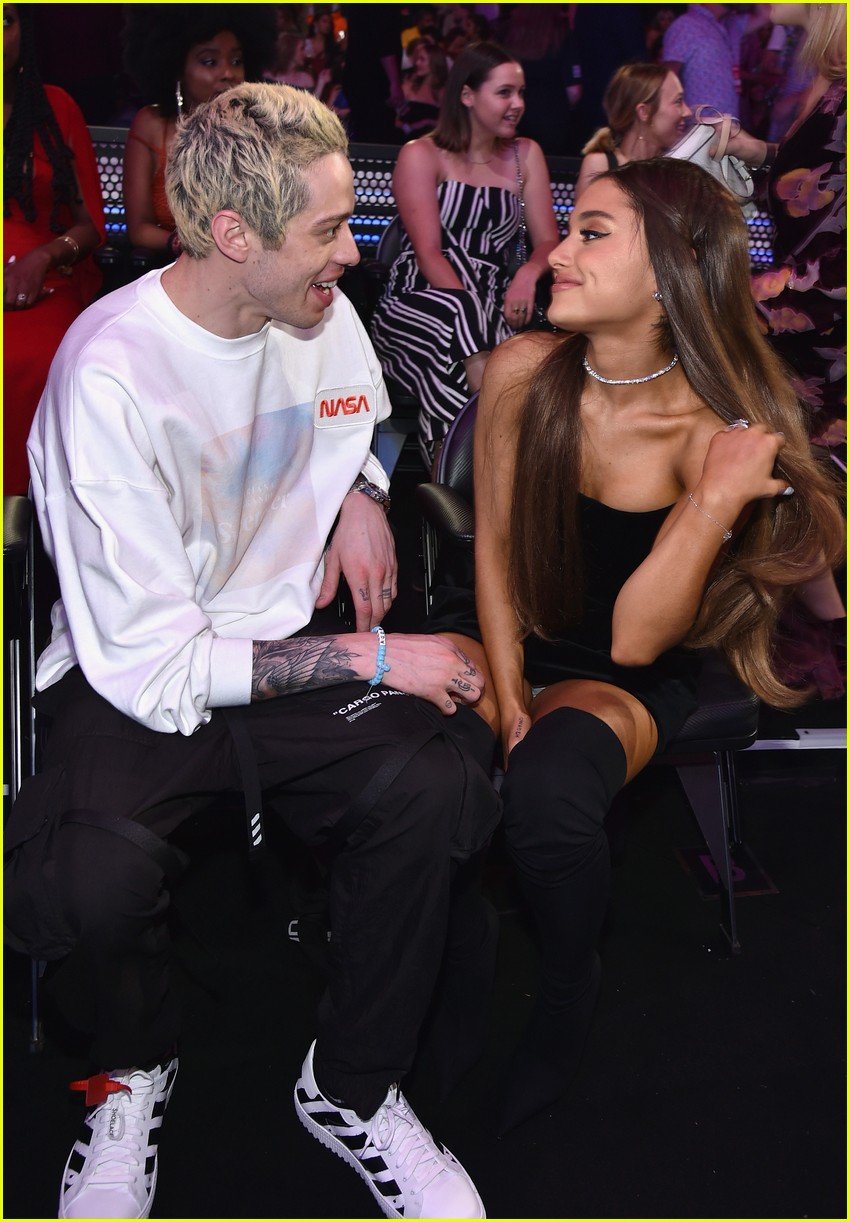 Full Sized Photo of ariana grande pete davidson split october 2018 02 1 ...