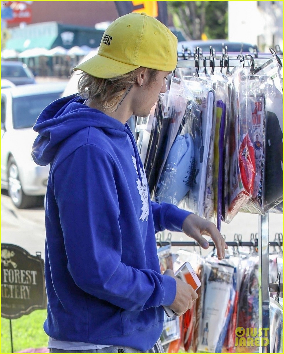 Full Sized Photo of justin bieber goes shopping for halloween costumes ...