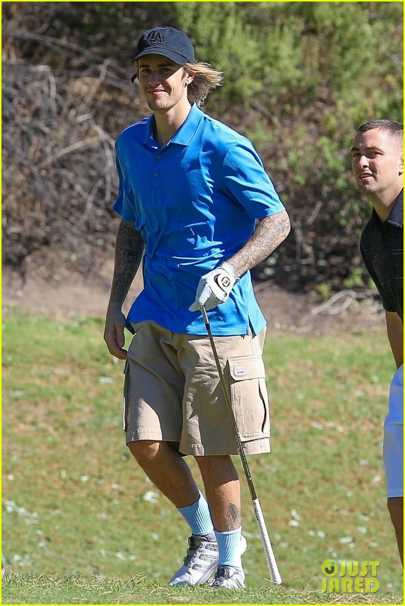 Full Sized Photo of justin bieber spends the afternoon on the golf