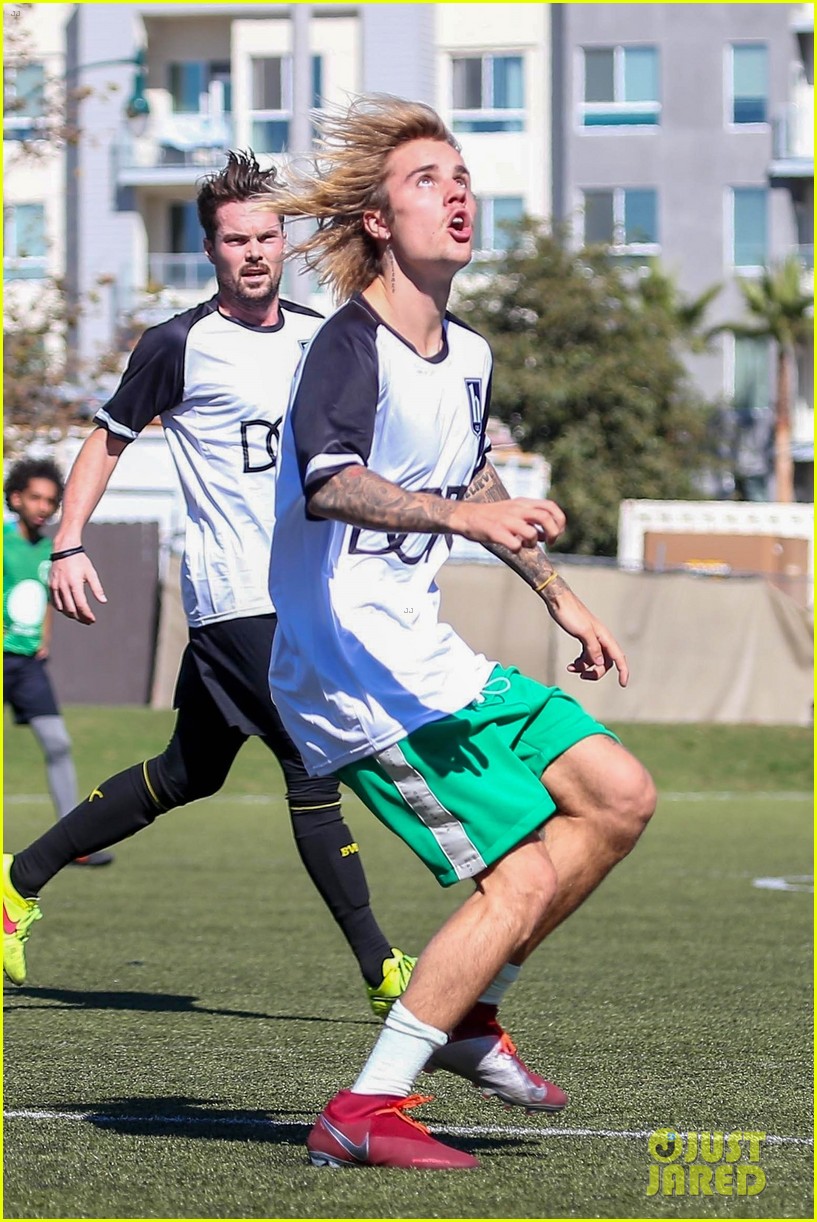 Full Sized Photo Of Justin Bieber Goes Shirtless Playing Soccer With Friends 11 Justin Bieber 