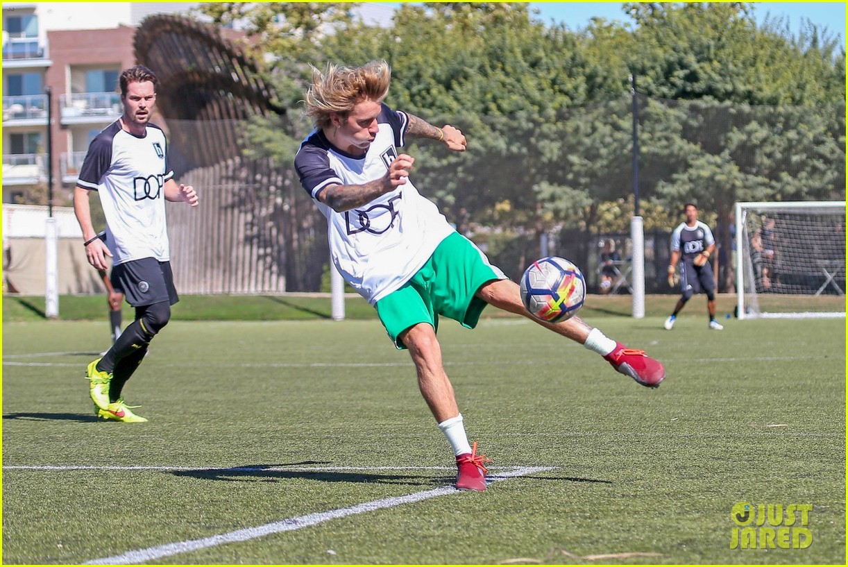 Full Sized Photo Of Justin Bieber Goes Shirtless Playing Soccer With Friends 12 Justin Bieber 