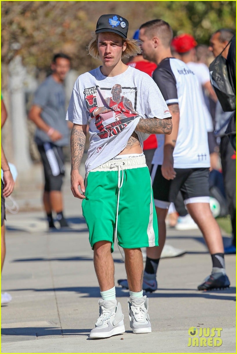 Full Sized Photo Of Justin Bieber Goes Shirtless Playing Soccer With Friends 25 Justin Bieber 