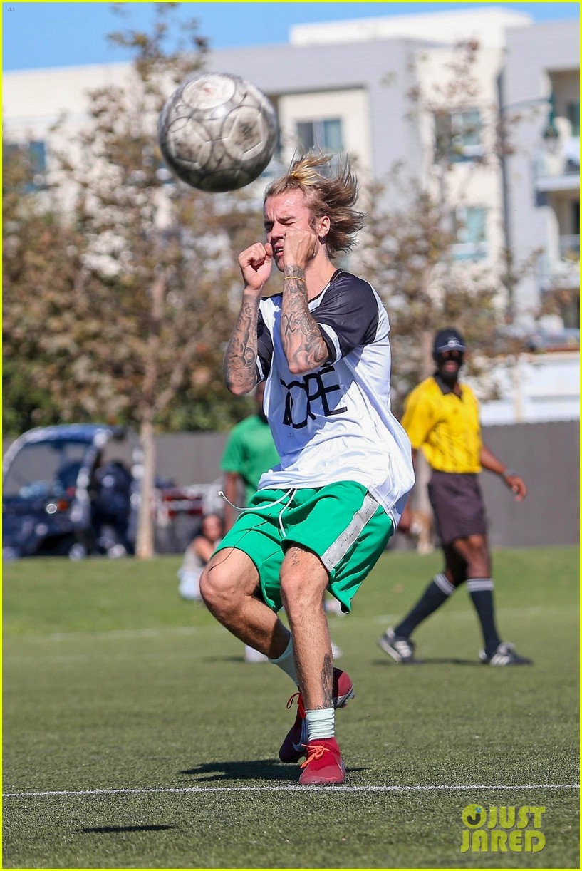 Full Sized Photo Of Justin Bieber Goes Shirtless Playing Soccer With Friends 26 Justin Bieber 