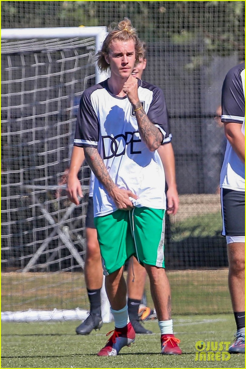 Full Sized Photo Of Justin Bieber Goes Shirtless Playing Soccer With Friends 27 Justin Bieber 