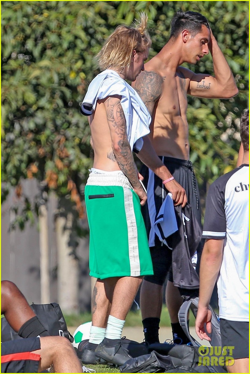 Full Sized Photo Of Justin Bieber Goes Shirtless Playing Soccer With Friends 28 Justin Bieber 