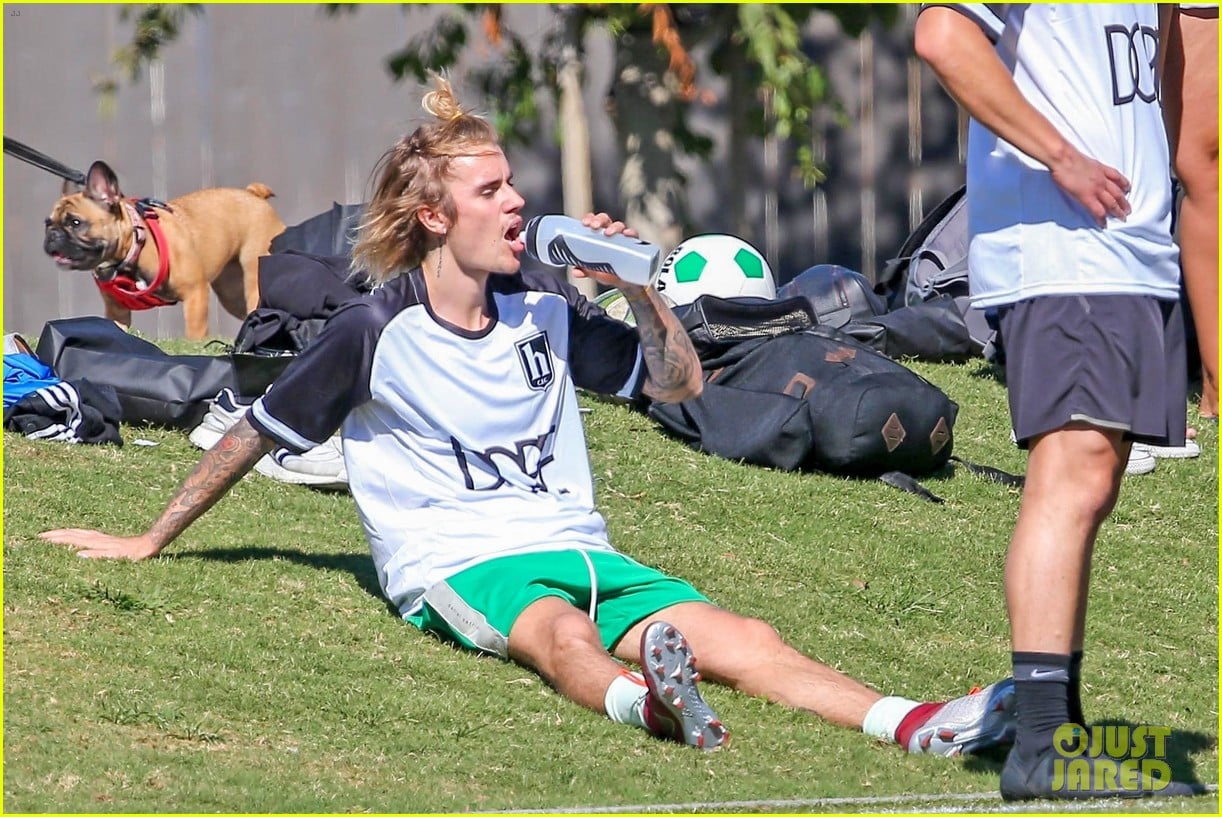 Full Sized Photo Of Justin Bieber Goes Shirtless Playing Soccer With