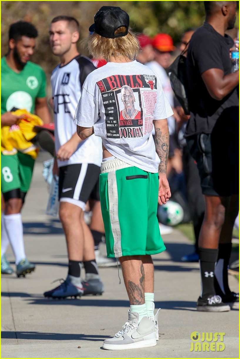 Full Sized Photo Of Justin Bieber Goes Shirtless Playing Soccer With Friends 37 Justin Bieber 
