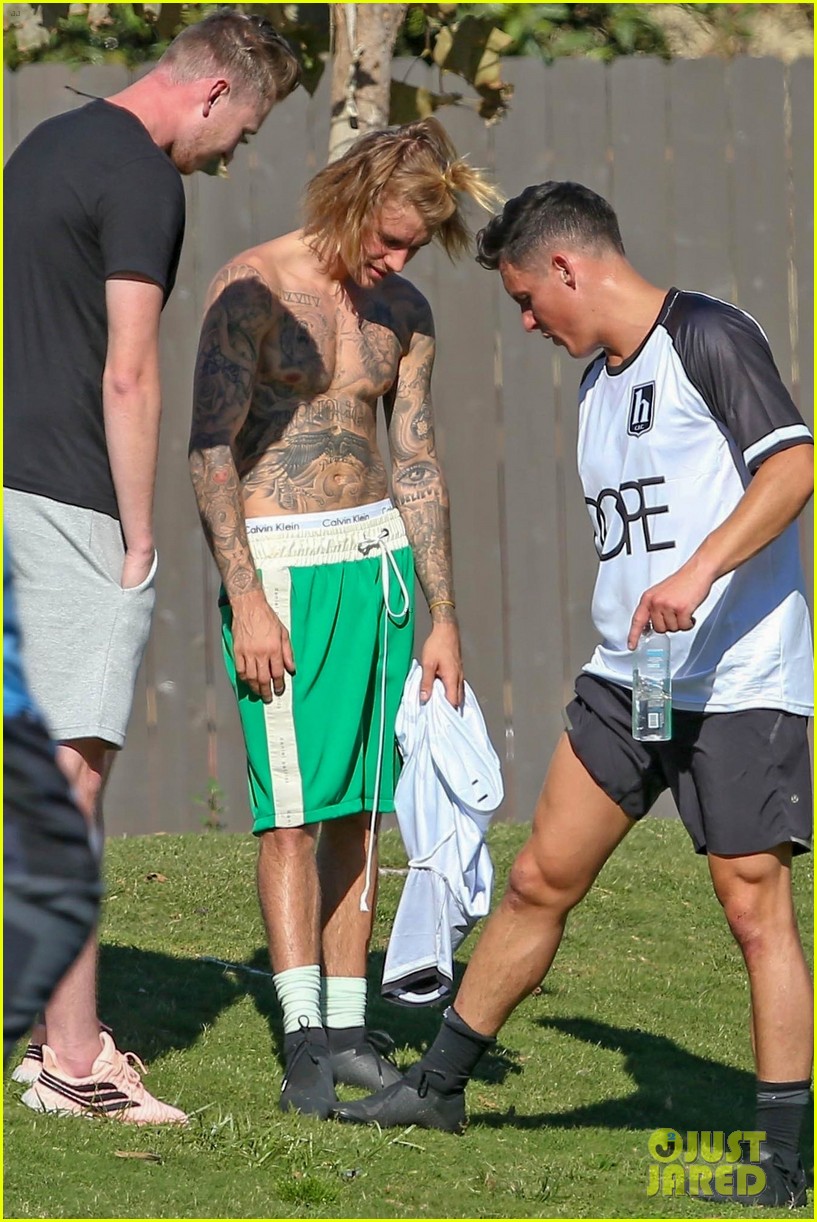 Full Sized Photo Of Justin Bieber Goes Shirtless Playing Soccer With Friends 53 Justin Bieber 