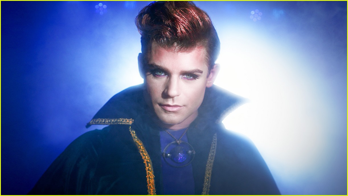 garrett clayton ashley argota put a spell on you music video hocus pocus anniversary01