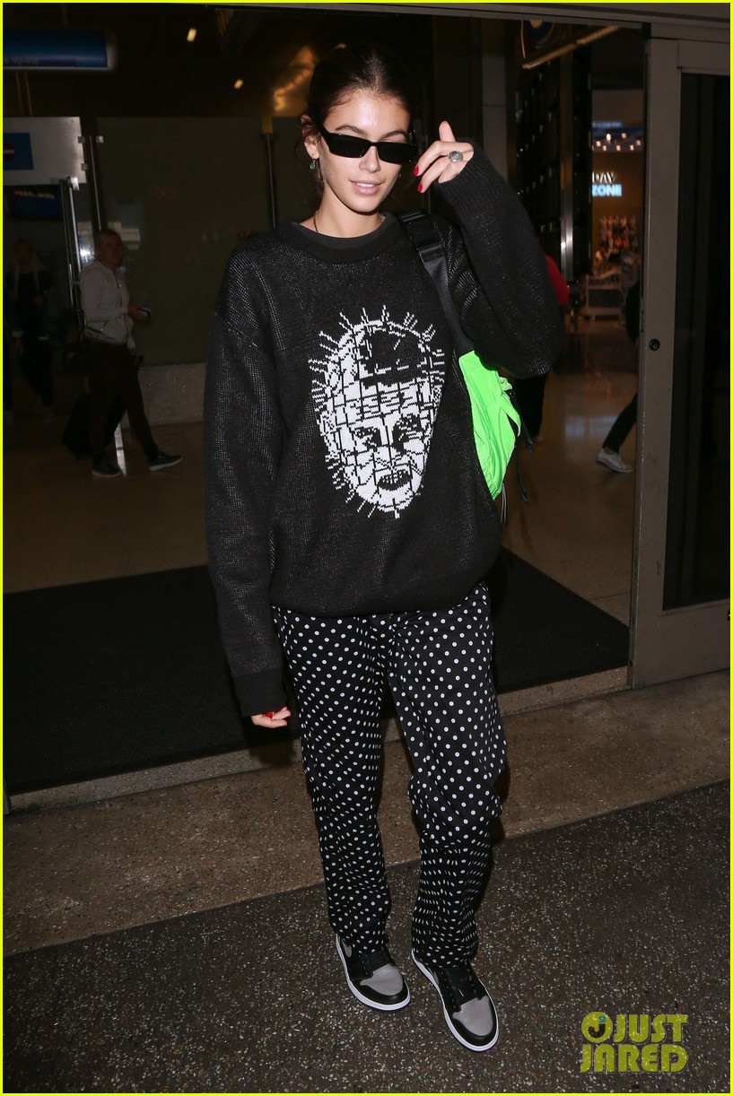 Kaia Gerber is Pretty in Polka-Dot Pants at LAX Airport | Photo 1189845 ...