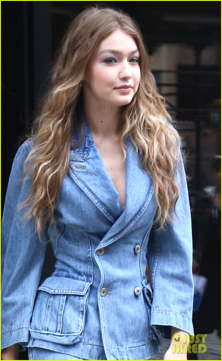 Gigi Hadid Looks Chic in Denim While Stepping Out in NYC! | Photo ...