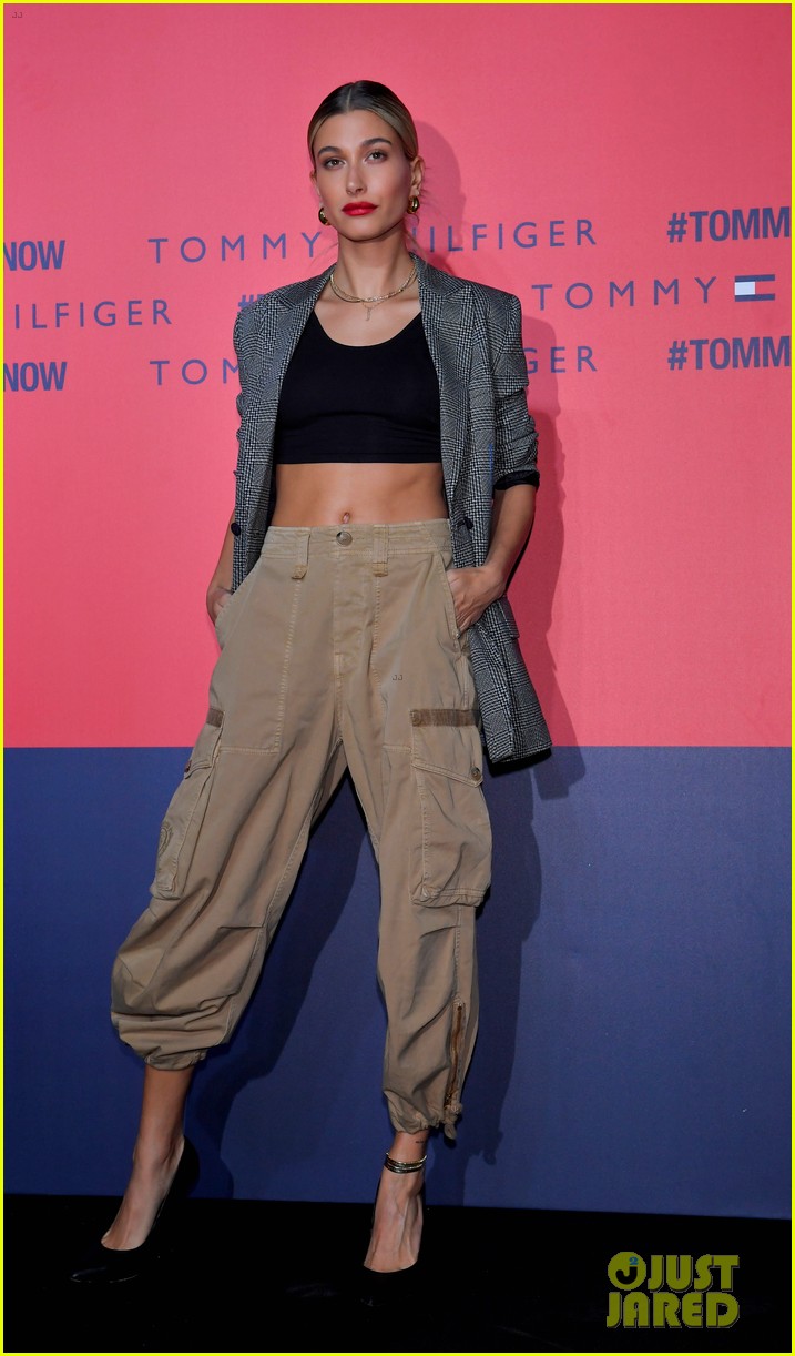 Full Sized Photo of hailey baldwin tommy hilfiger show tokyo 06