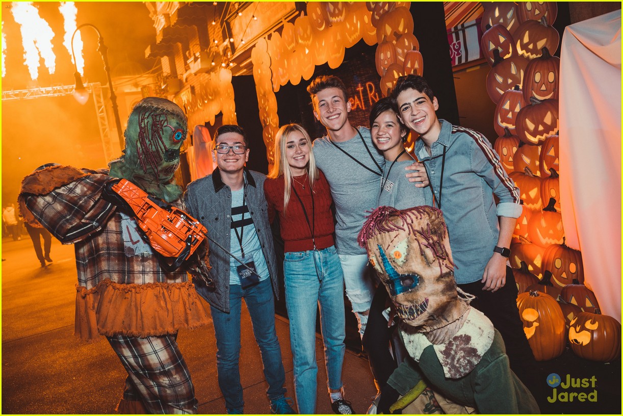 peyton lee ariel winter liz gillies hhn pics 01