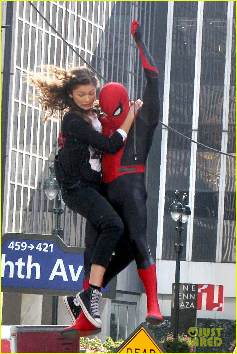 Full Sized Photo Of Tom Holland Dons Spider Man Far From Home Costume While Filming With Zendaya 