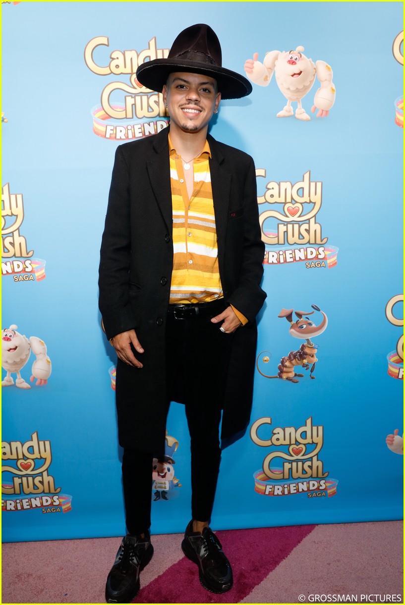 Full Sized Photo of vanessa hudgens chloe moretz candy crush event 27