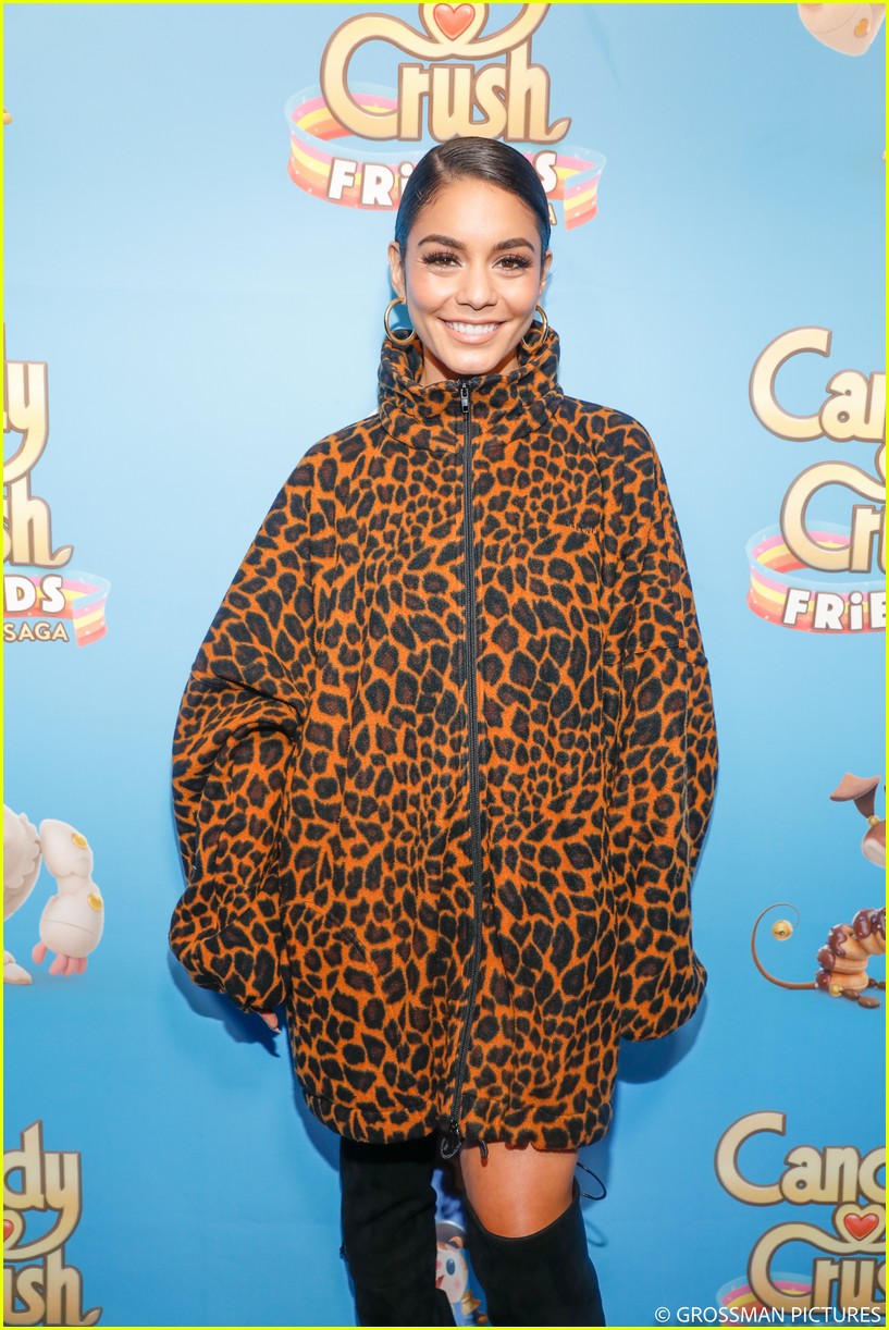 Full Sized Photo of vanessa hudgens chloe moretz candy crush event 39