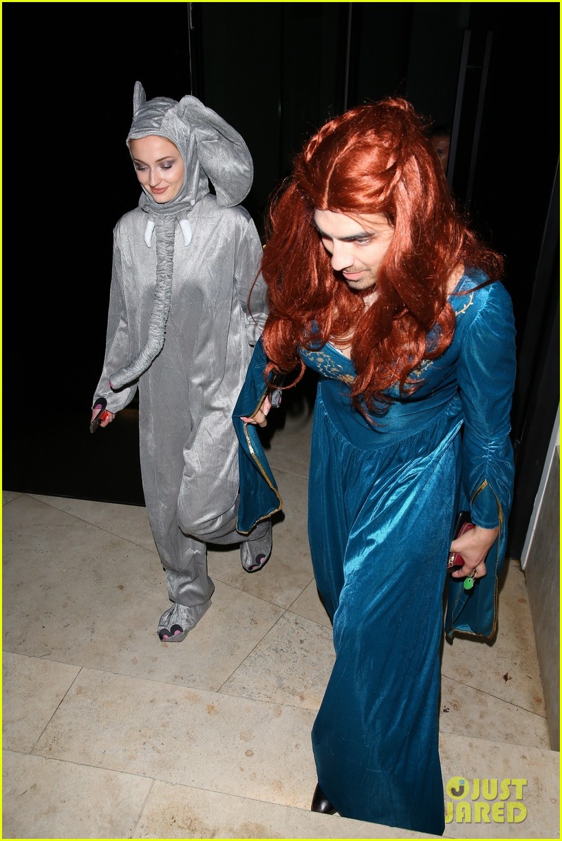 Joe Jonas Pays Homage to Sophie Turner's Sansa Stark on Halloween