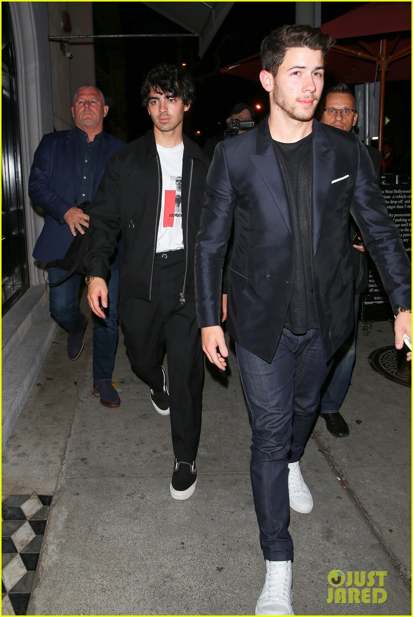 Full Sized Photo of nick jonas joe jonas grab dinner at craigs in weho