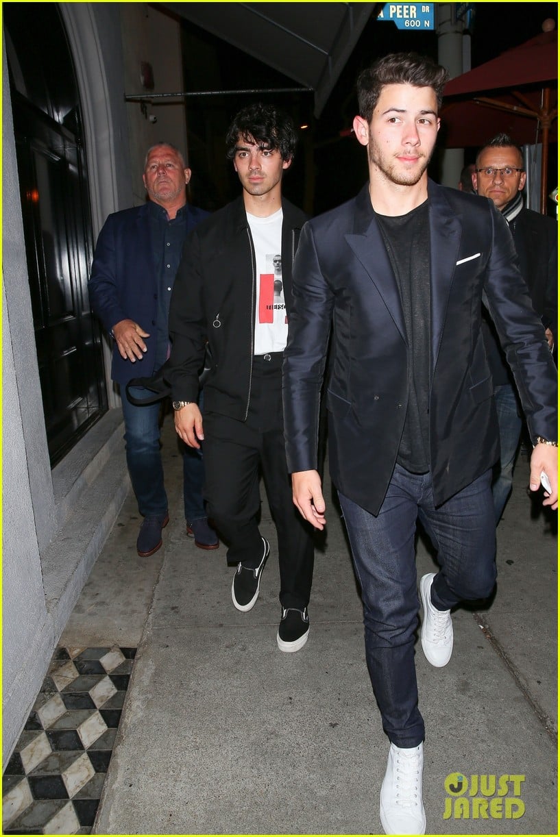 Full Sized Photo of nick jonas joe jonas grab dinner at craigs in weho