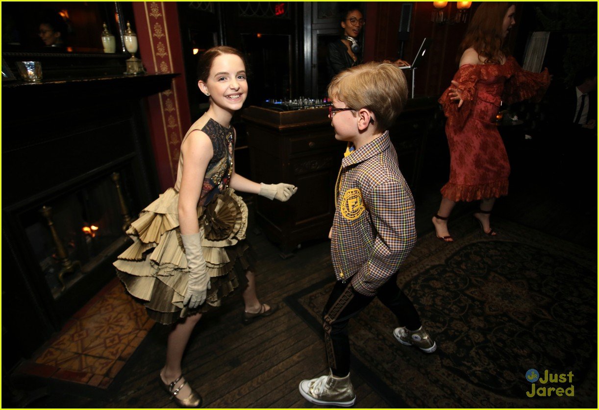 McKenna Grace Dances The Night Away at 'Haunting of Hill House' Premiere Photo 1191324 Photo McKenna Grace Dances The Night Away at 'Haunting of Hill House' Premiere Photo 1191324 Photo