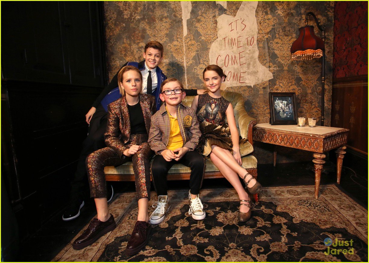 McKenna Grace Dances The Night Away at 'Haunting of Hill House' Premiere Photo 1191337 Photo McKenna Grace Dances The Night Away at 'Haunting of Hill House' Premiere Photo 1191337 Photo